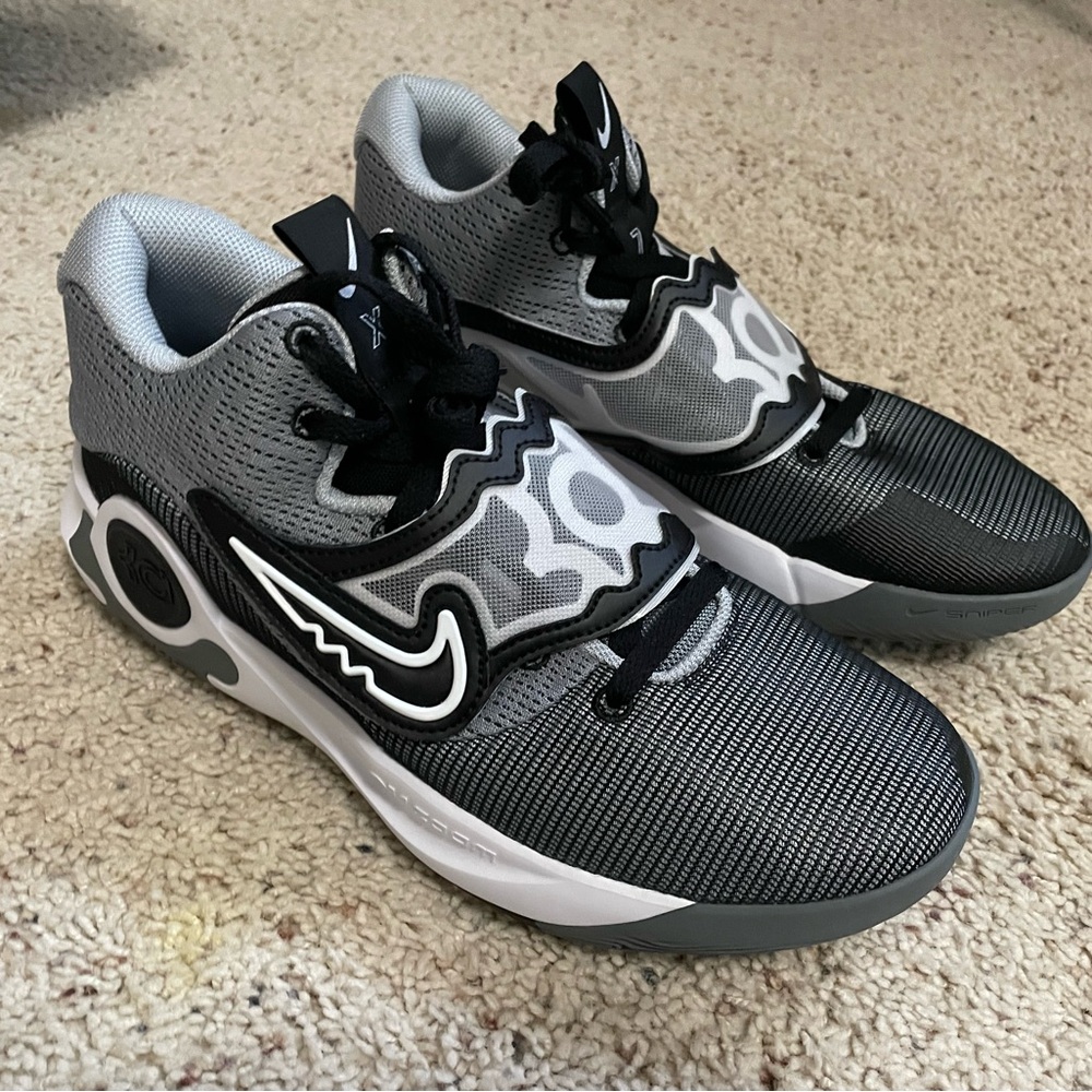 NEW Nike KD Trey 5 X - Men’s size 11